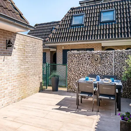 Semesterbostad Zeevent